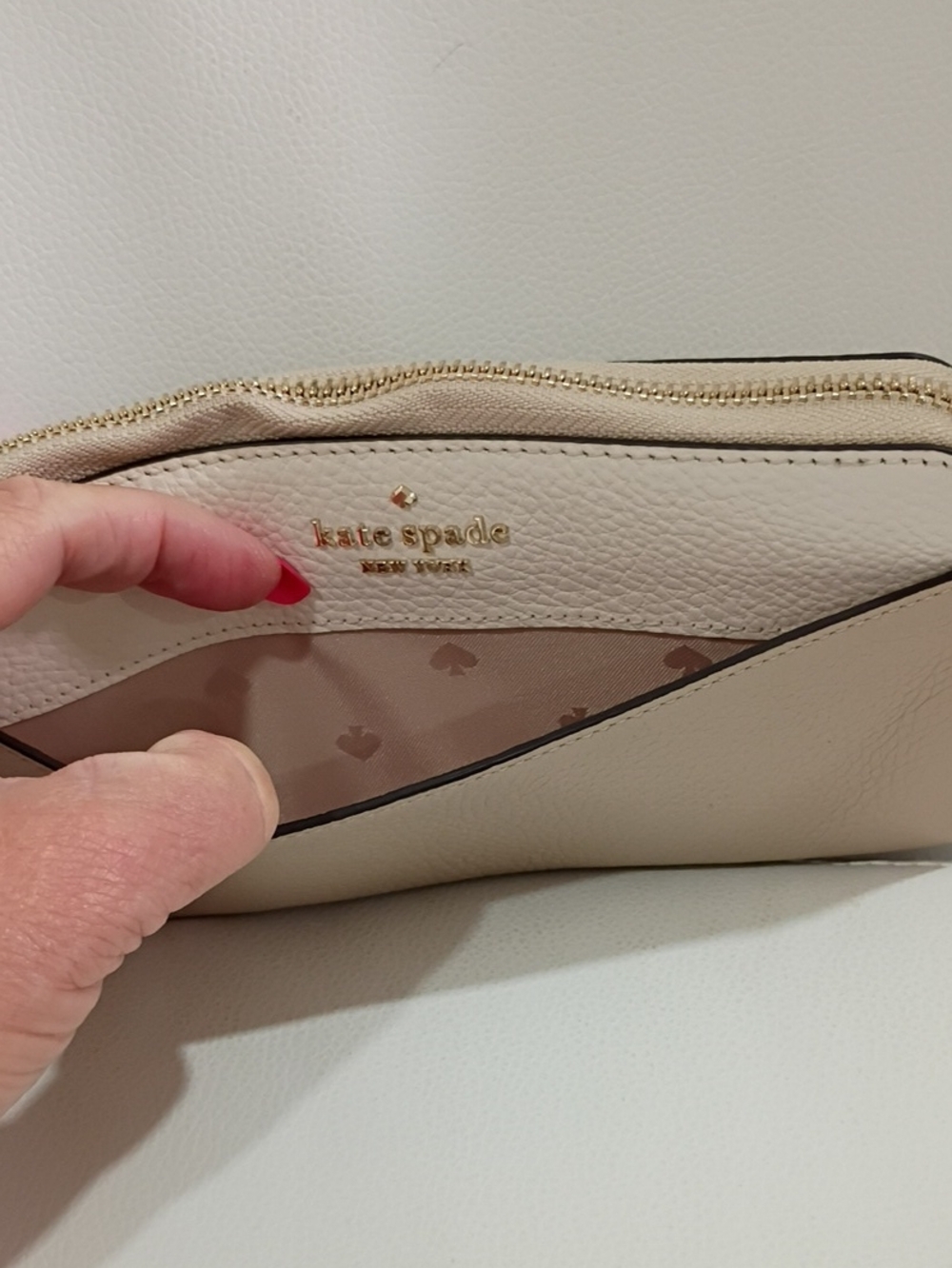 Kate Spade Two-Tone Beige and Cream Zip-Around Wallet - Picture 2 of 15